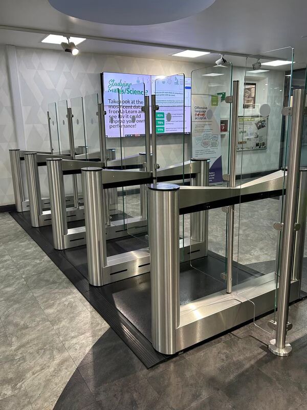 Installation of GLASSGATE 400 SPEED-LANE-BARRIERS